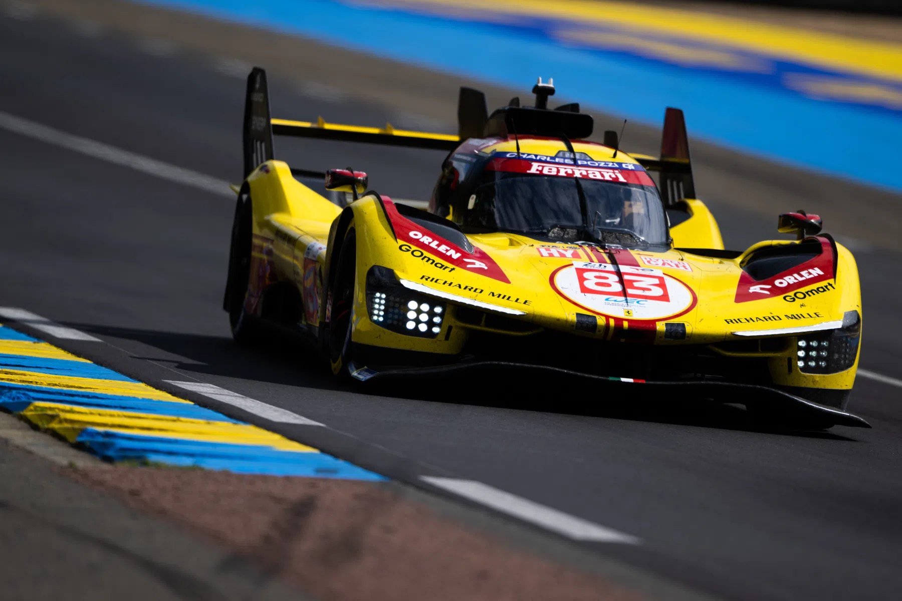 kubica pushes bmw off track at 24 hours of le mans