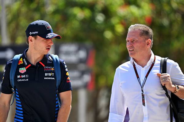 martin brundle reagisce al litigio tra jos verstappen e christian horner