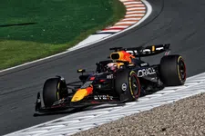 Thumbnail for article: Verstappen klaagt over auto: 'Ik ben aan het glijden'