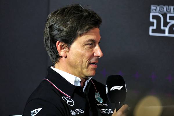 Toto Wolff gaat in op crash Antonelli in VT1 F1 van Italië 