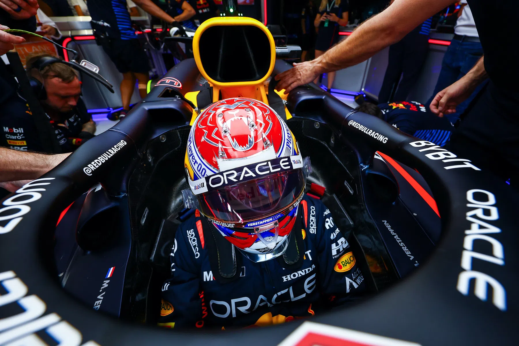 Max Verstapppen over F1 straatraces in Baku en Singapore