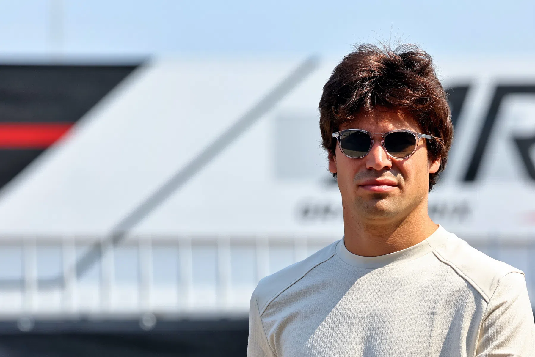 Il pilota di F1 Lance Stroll reagisce all'ingresso di Adrian Newey in Aston Martin