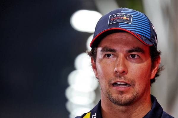 F1 Sergio Perez reageert op geruchten over pensioen op sociale media